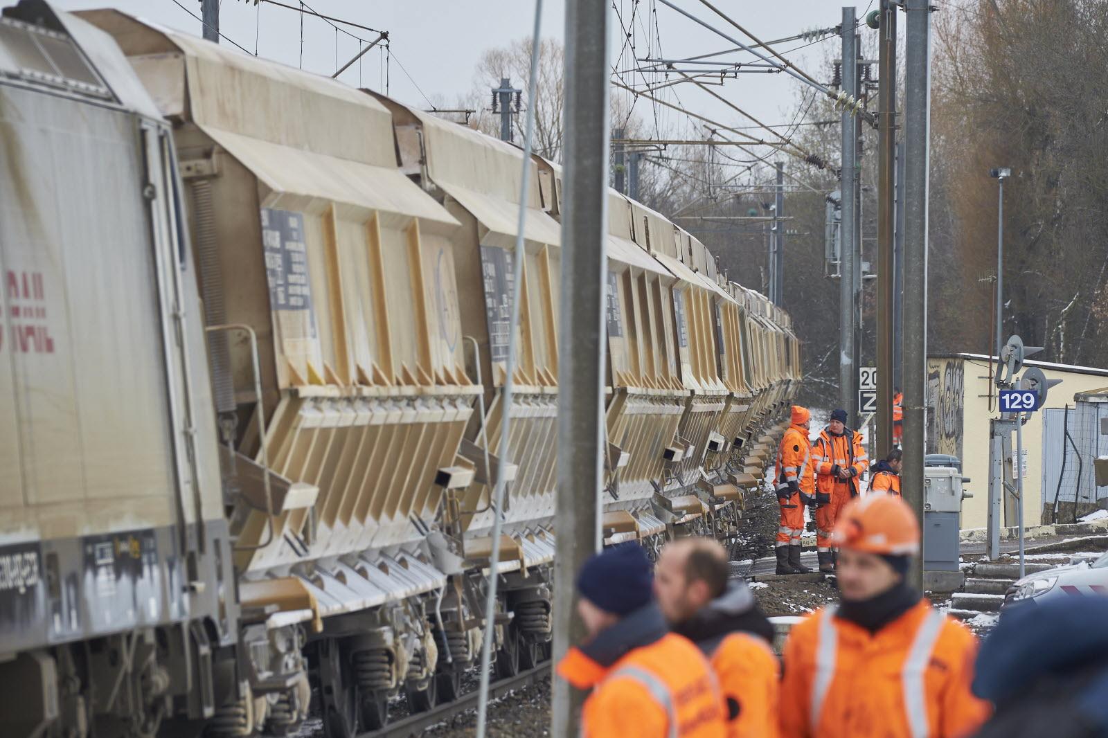 Nancy le 19 mars 2018 deraillement d un train de marchandises transportant du calcaire en provenance de pagny sur meuse et a destination de l usine novacarb une dizaine de wagons s